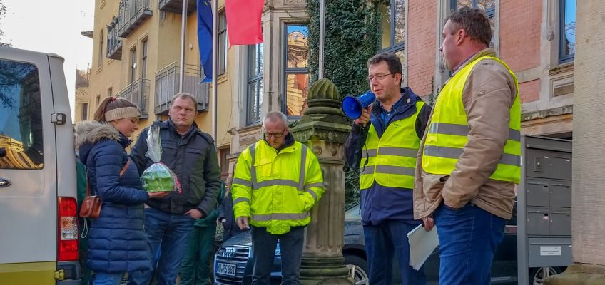 Christian Schmidt aus der Altmark vor der SPD-Zentrale in Magdeburg