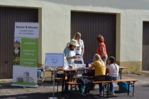 Viele Kinder zogen mit ihren am Stand vom Landwirtschaftsbetrieb Köcher & Meuser gebastelten und bemalten Traumfängern über das Marktgelände
